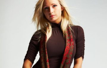 woman-with-brwon-shirt